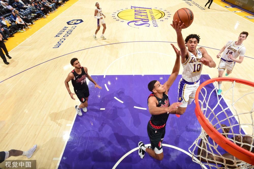 使他在进攻 使他在进攻