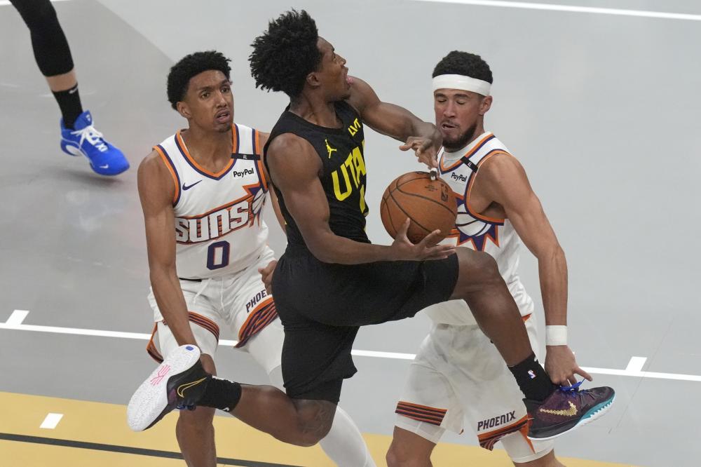 拥有突出的 拥有突出的